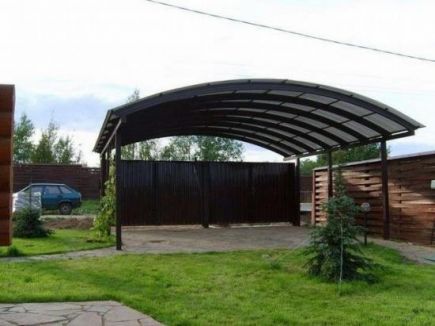 Плюсы козырьков из профнастила